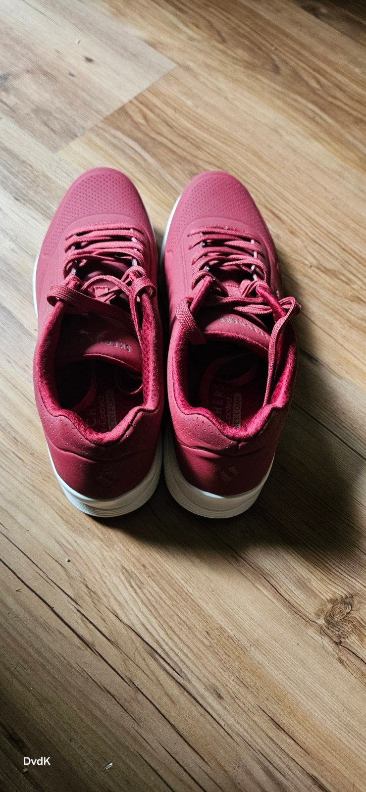 Skechers Sneakers Rood - Maat 44, Ophalen of Verzenden, Nieuw