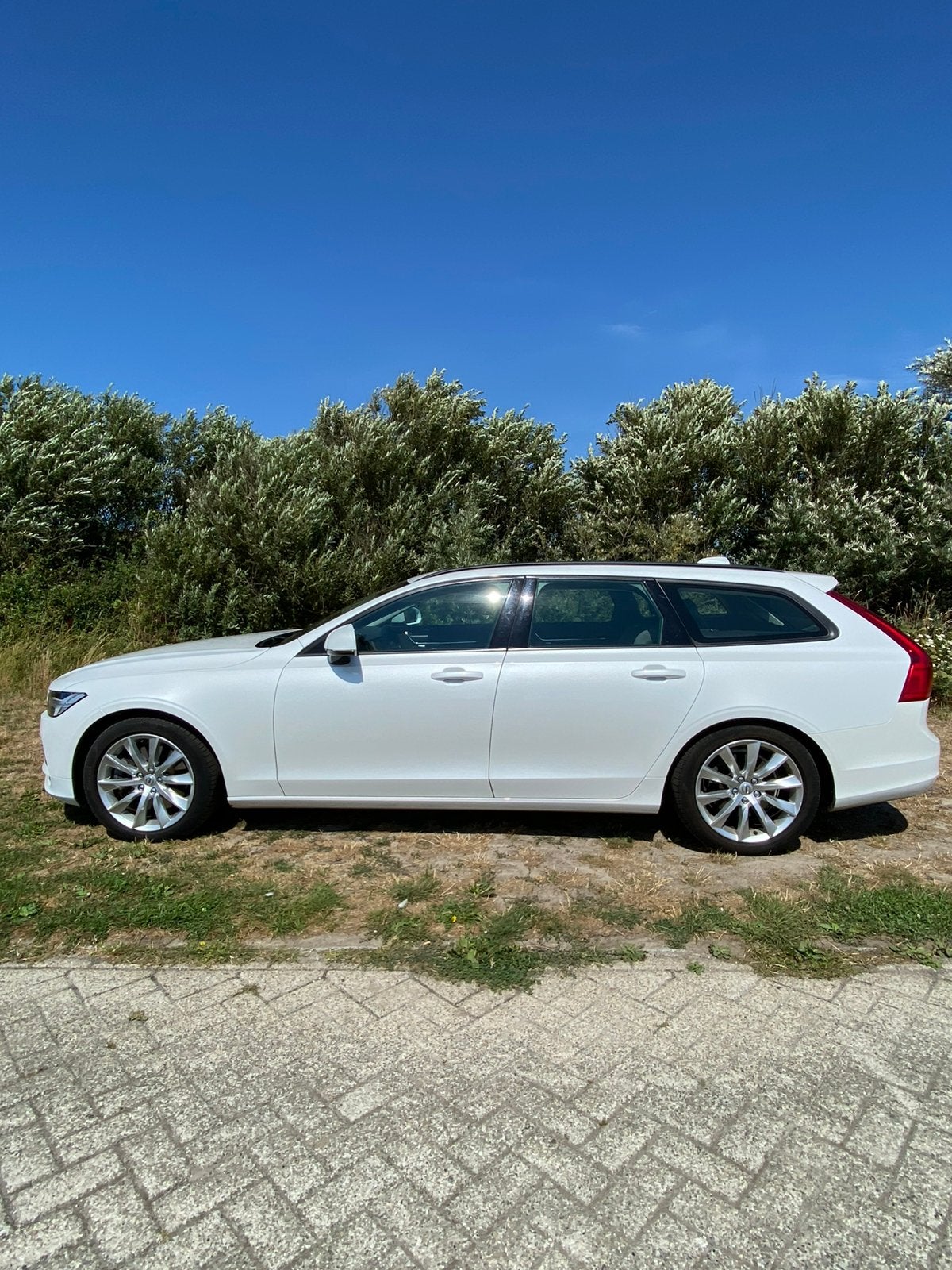 Volvo V90 T4 190pk Geartronic 2018 Wit, Auto's, Zwart, 1969 cc, Stationwagon, Particulier