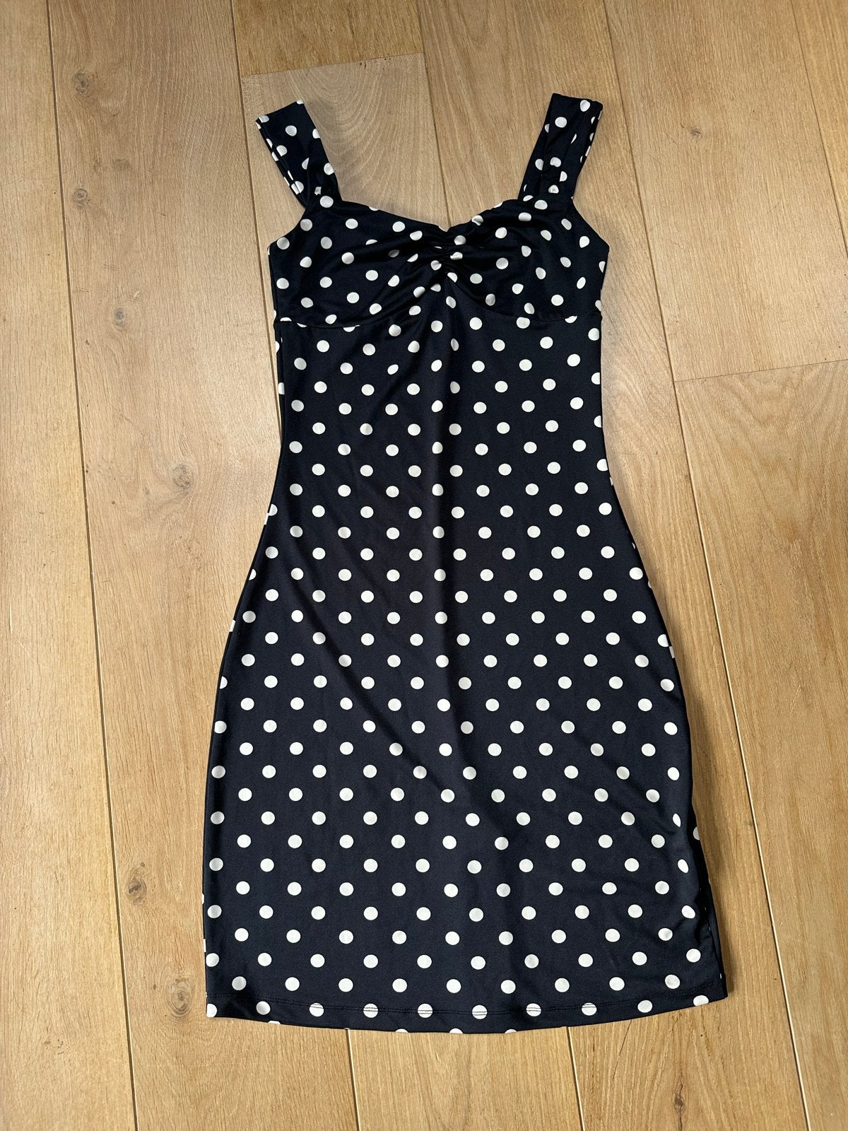 King Louie Polkadot Jurk Zwart Wit Maat XS, Zwart, Ophalen of Verzenden, Zo goed als nieuw, Knielengte