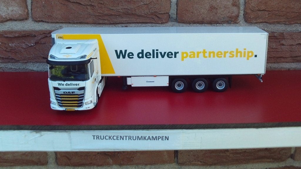 WSI  Daf  XG  6 x 2  van  D.L.V.  Logistics., Hobby en Vrije tijd, Modelauto's | 1:50, Ophalen of Verzenden, Nieuw, Bus of Vrachtwagen
