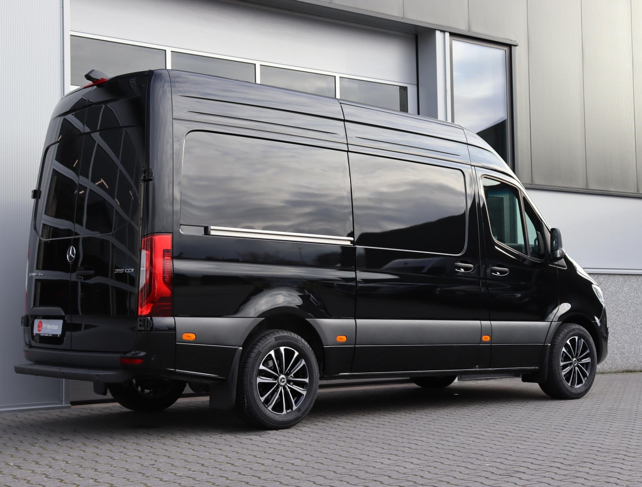 Mercedes-Benz Sprinter 319 1.9 CDI L2H2 BPM-VRIJ | ACC/ Dist, Automaat, 2000 kg, Zwart, Bedrijf