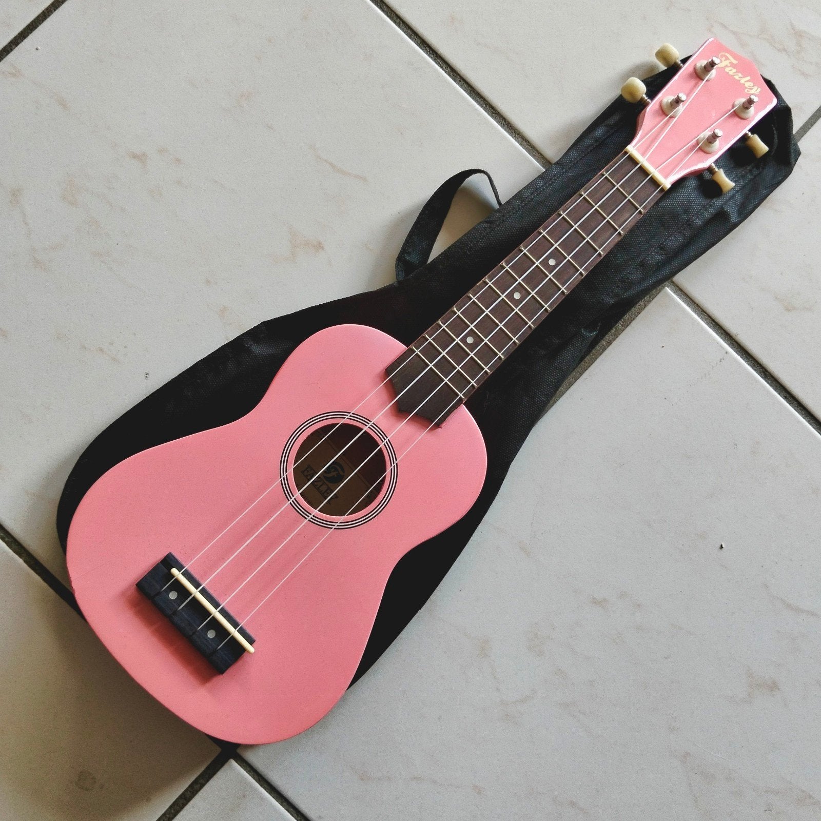 Roze Fazley Ukelele K21P-W met Mahalo hoes, als nieuw!, Ophalen of Verzenden, Zo goed als nieuw, Ukelele
