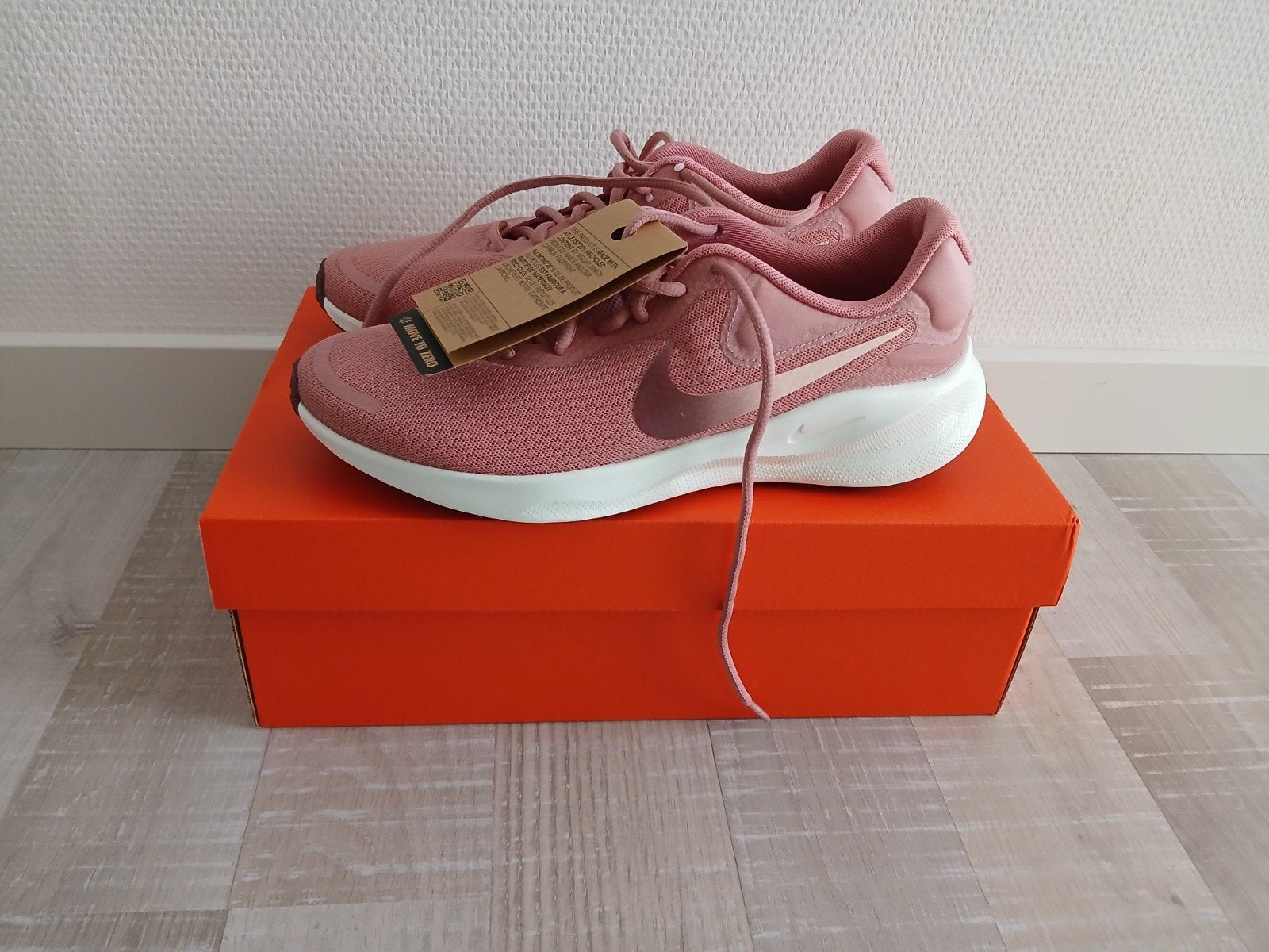 Nieuwe Nike Revolution 7 hardloopschoenen - Roze, maat 40.5, Nike, Nieuw, Ophalen of Verzenden, Sneakers of Gympen