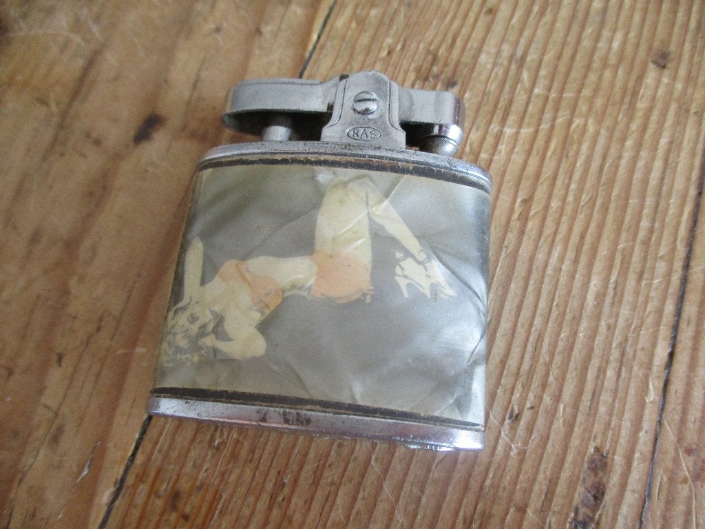 Vintage Sarome Pin-up Aansteker - Gebruikt, Verzamelen, Ophalen of Verzenden, Gebruikt, Aansteker
