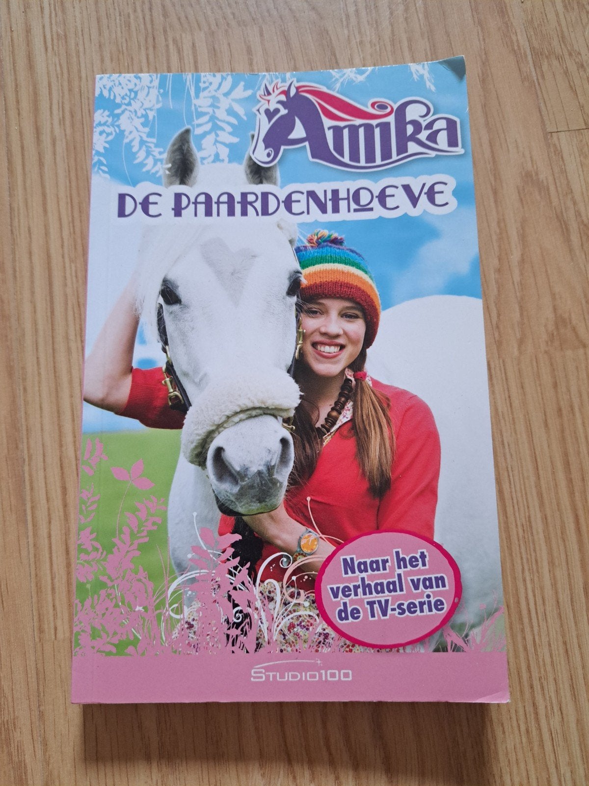 Amika: De Paardenhoeve - Naar het verhaal van de TV-serie, Boeken, Ophalen of Verzenden, Gelezen, Anjali Taneja (TV-serie), Vera Gheysels (Boekbewerking)