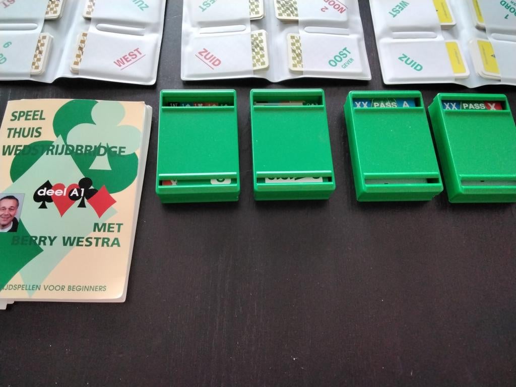 Bridge set met 16 mappen, boek Berry Westra, 4 biedboxen, Drie of vier spelers, Ophalen, Gebruikt, Berry Westra
