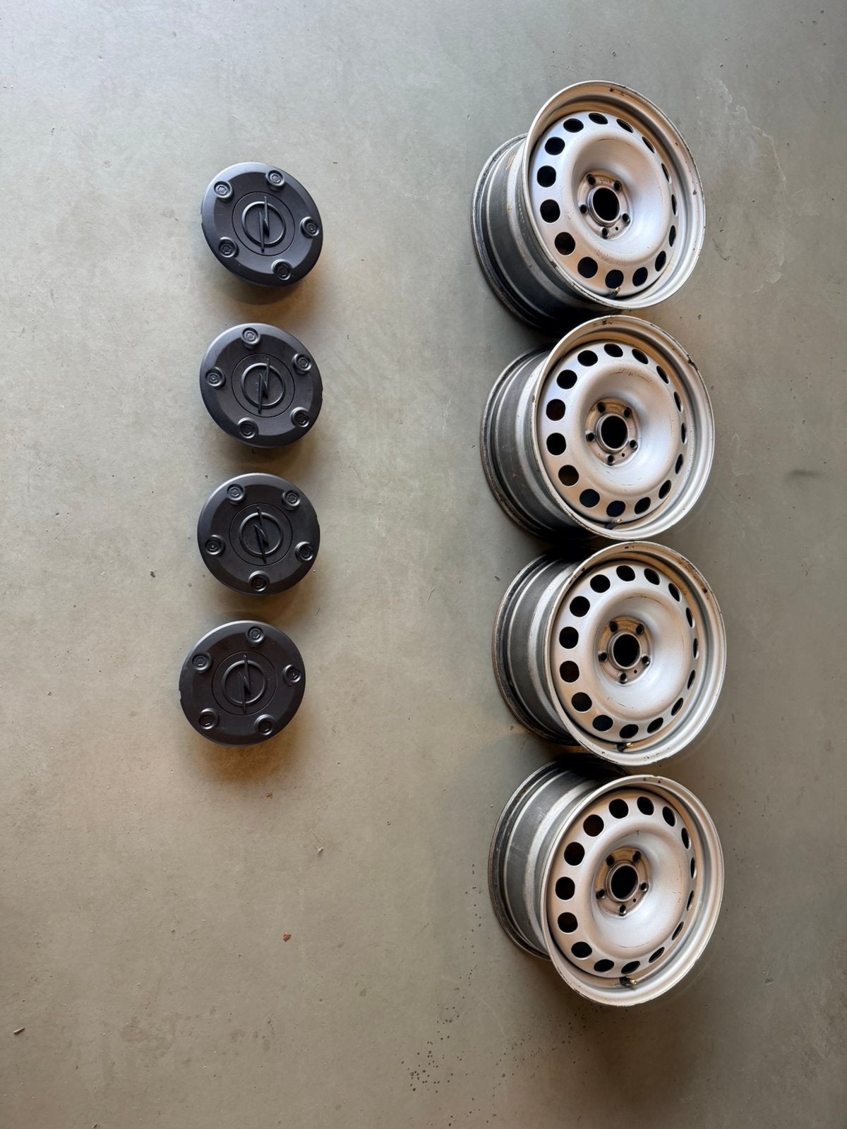 5x108 Opel Vivaro stalen velgen met naafdoppen,wielbouten ., Auto-onderdelen, Ophalen, Velg(en), 16 inch, 205 mm