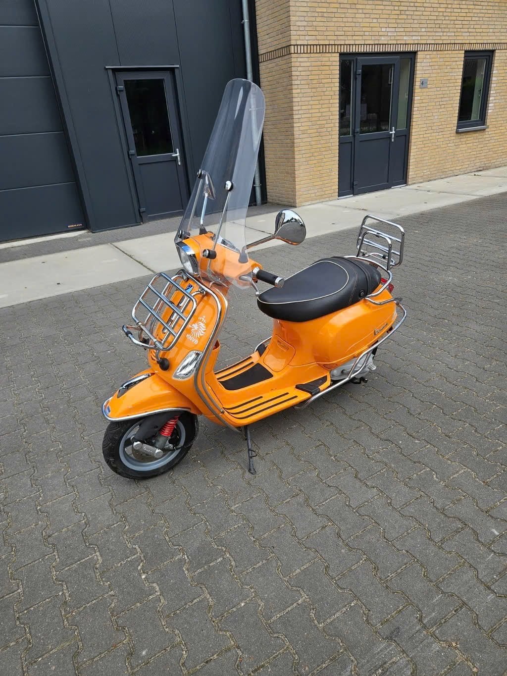 Super onderhouden Vespa S50 uit 2010 - Oranje met windscherm, Ophalen, Zo goed als nieuw, Benzine, Vespa S