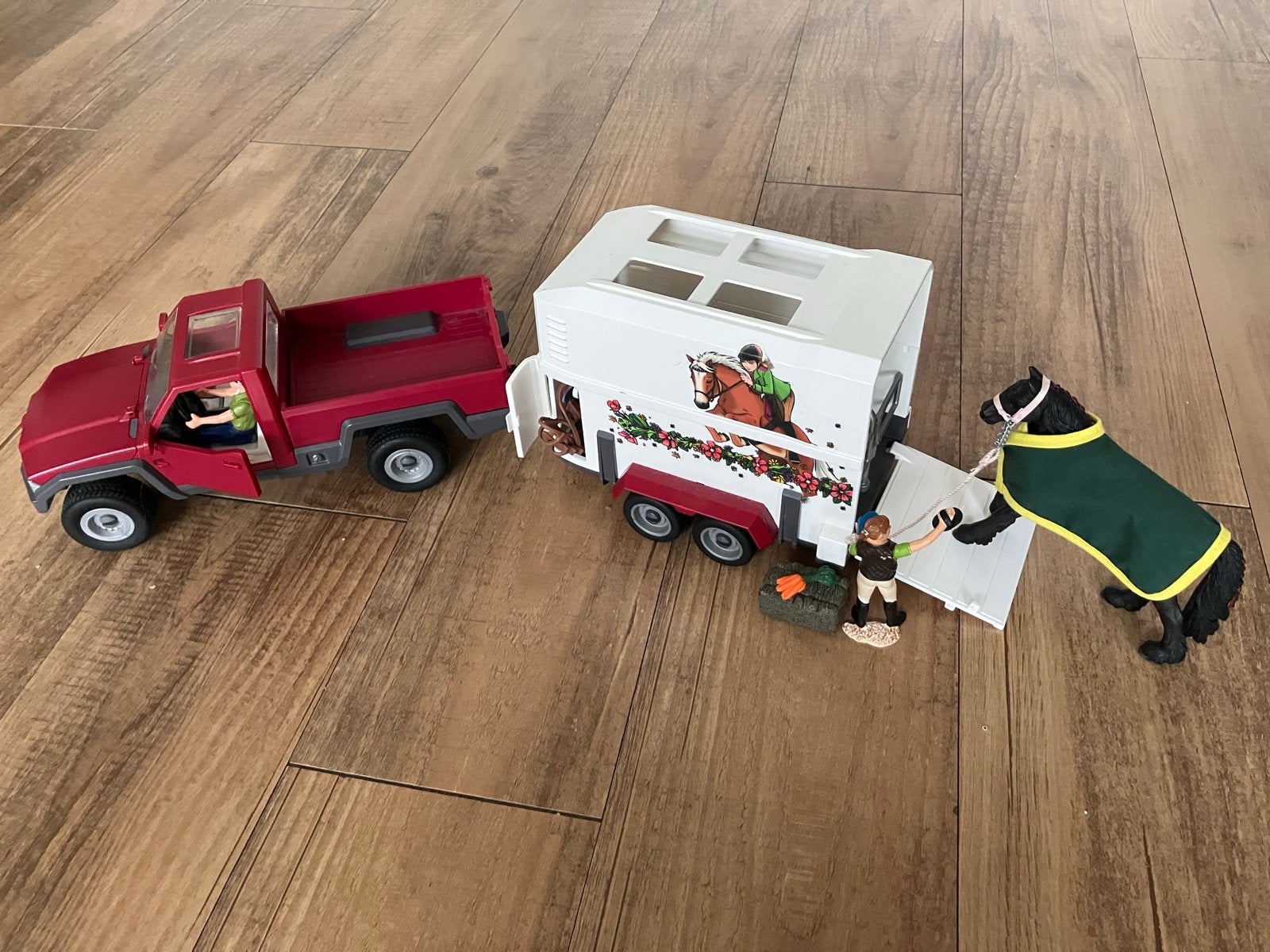 Schleich Pick-up met paardentrailer en accessoires, Ophalen, Zo goed als nieuw
