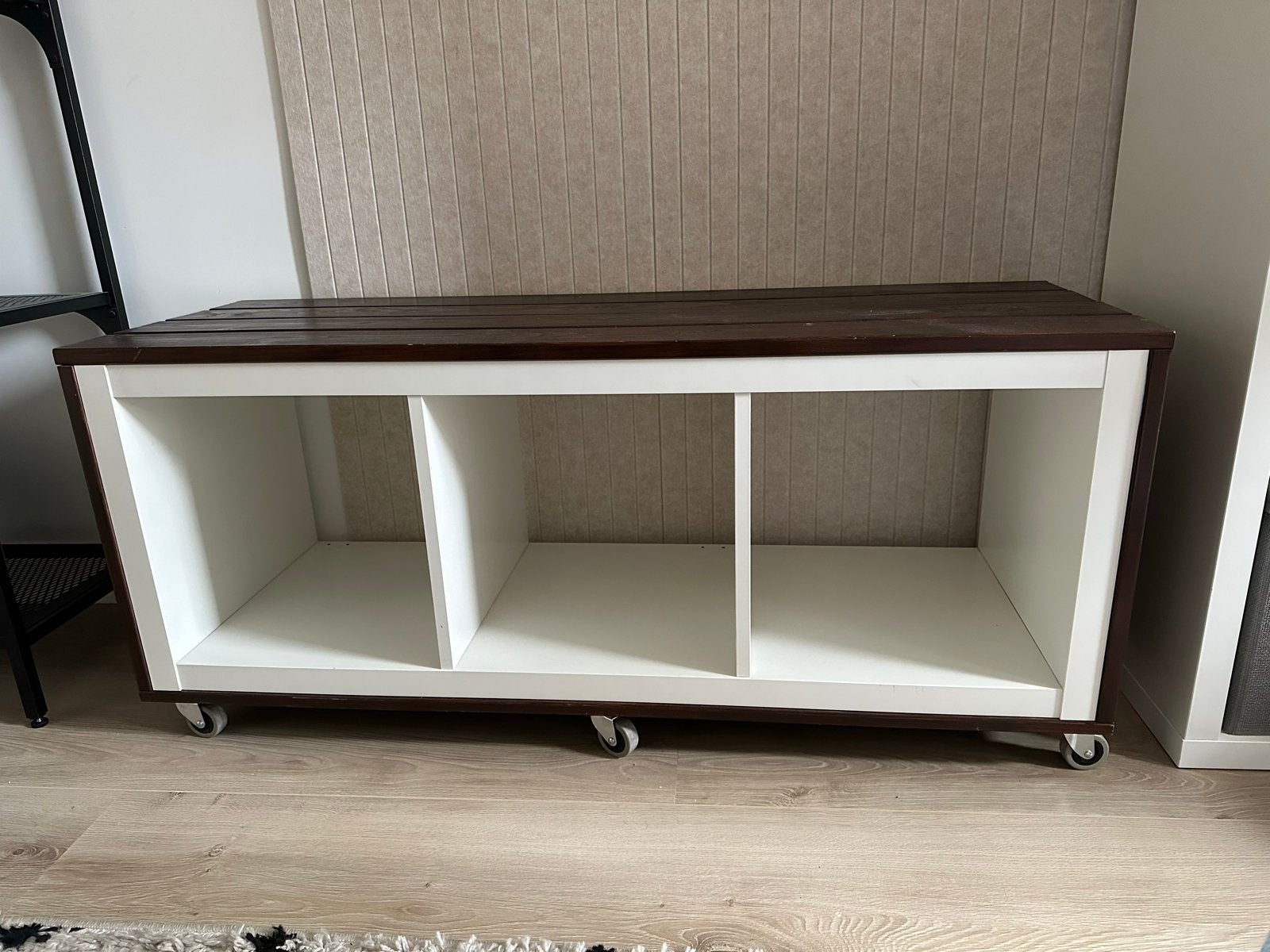 Gepersonaliseerde Kallax kast/tv-meubel met wieltjes, Huis en Inrichting, Ophalen, Gebruikt, 100 tot 150 cm, Minder dan 100 cm