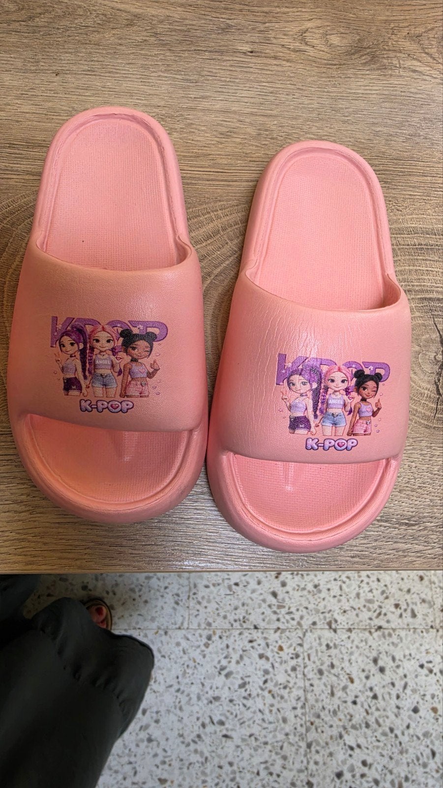 Slippers, Ophalen