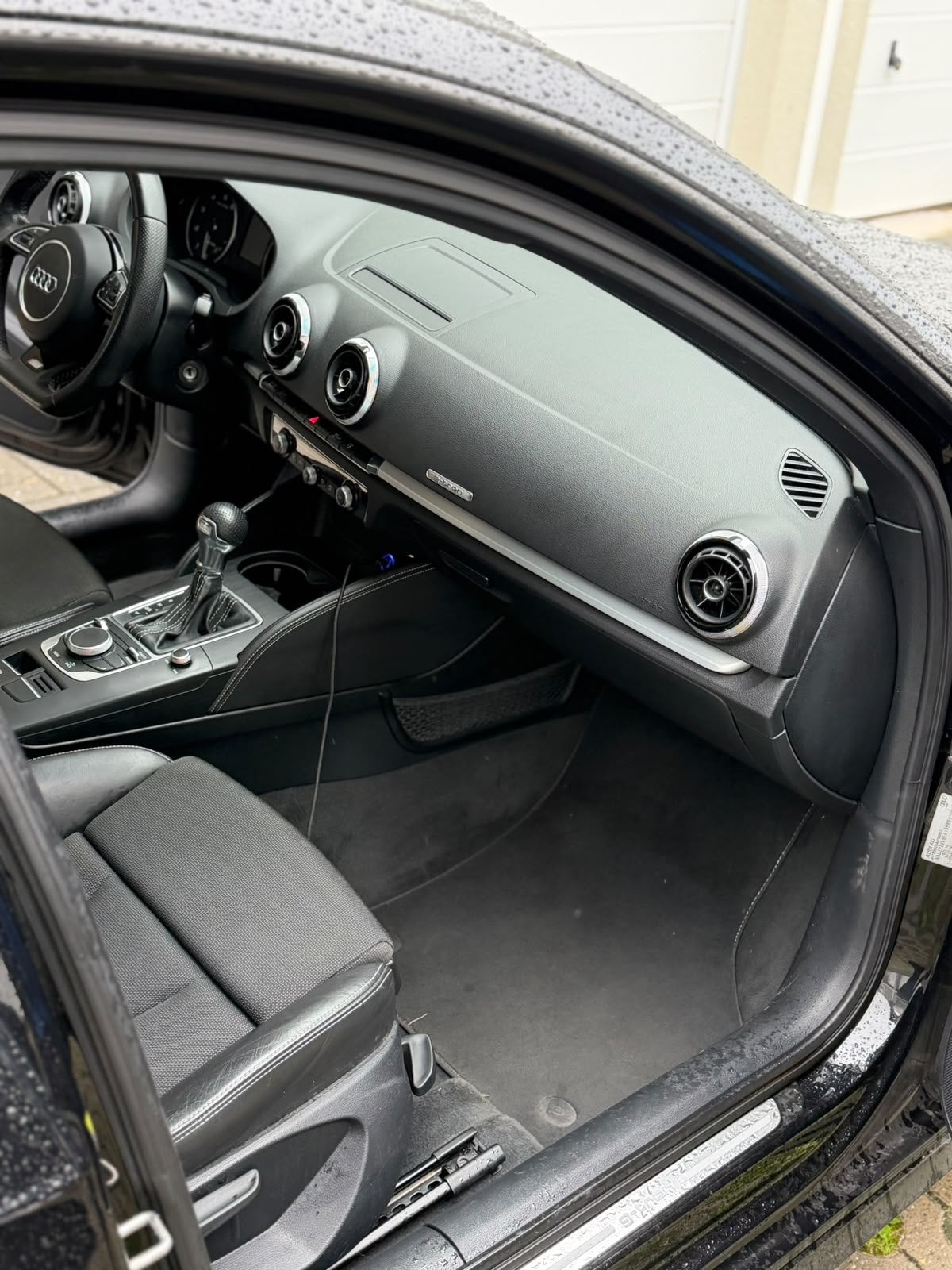Audi A3 1.4TFSI G-tron 81KW SB S-line Pano 2014 Zwart, Auto's, Dealer onderhouden, 4 cilinders, Leder en Stof, Zwart