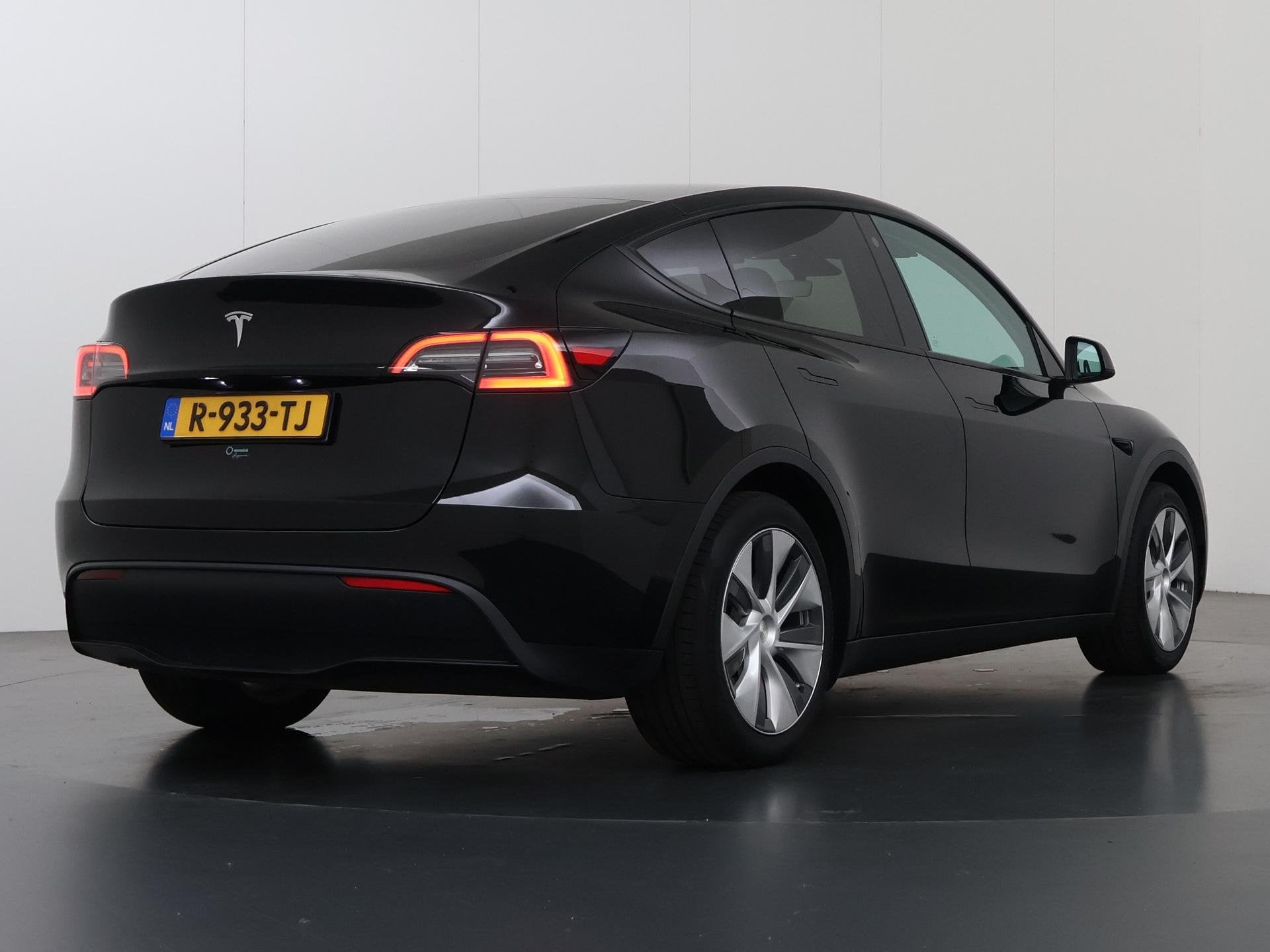 Foto 2 van Tesla Model Y RWD 58 kWh | Panoramadak | 360° Camera | Stoe