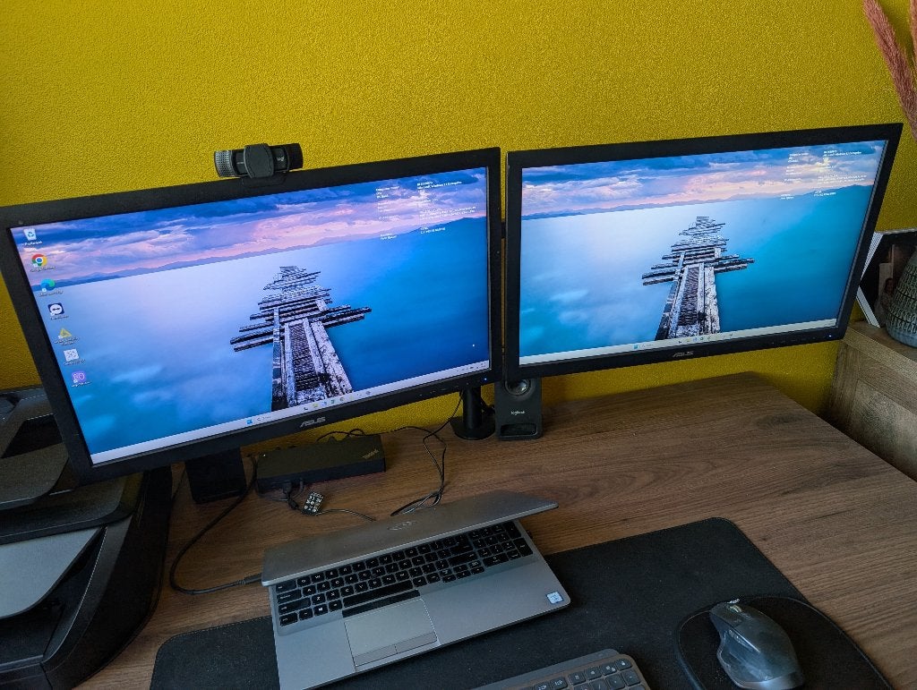 Monitors 24" met arm en optioneel een webcam, Ophalen, Gebruikt, 3 tot 5 ms, Kantelbaar