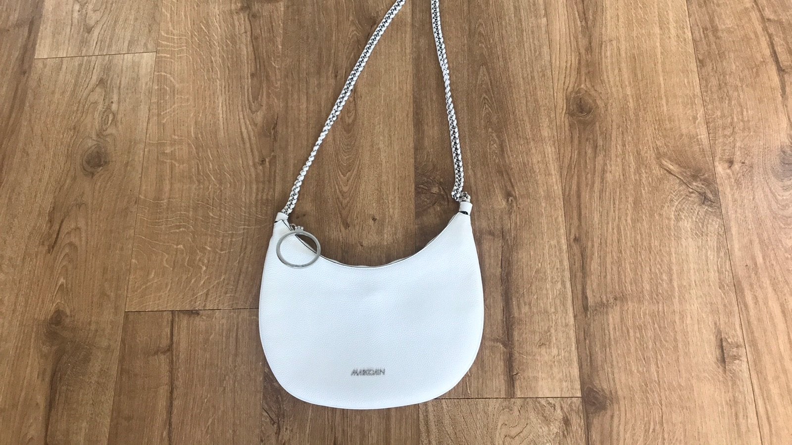 Marc Cain witte schoudertas met kettingdetails, Sieraden, Tassen en Uiterlijk, Ophalen of Verzenden, Zo goed als nieuw, Wit, Schoudertasje