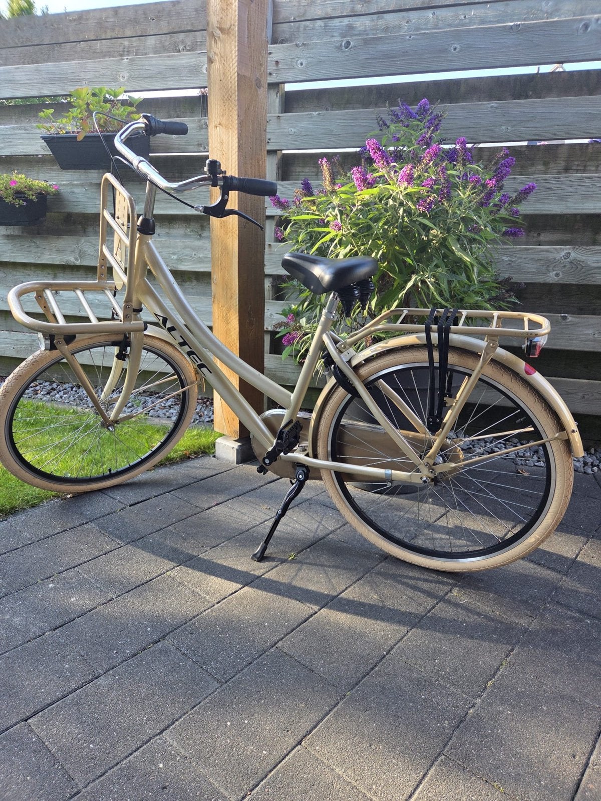 Altec fiets 26” met voordrager en 3 versnellingen, Gebruikt, Velgrem, Versnellingen, 50 tot 53 cm