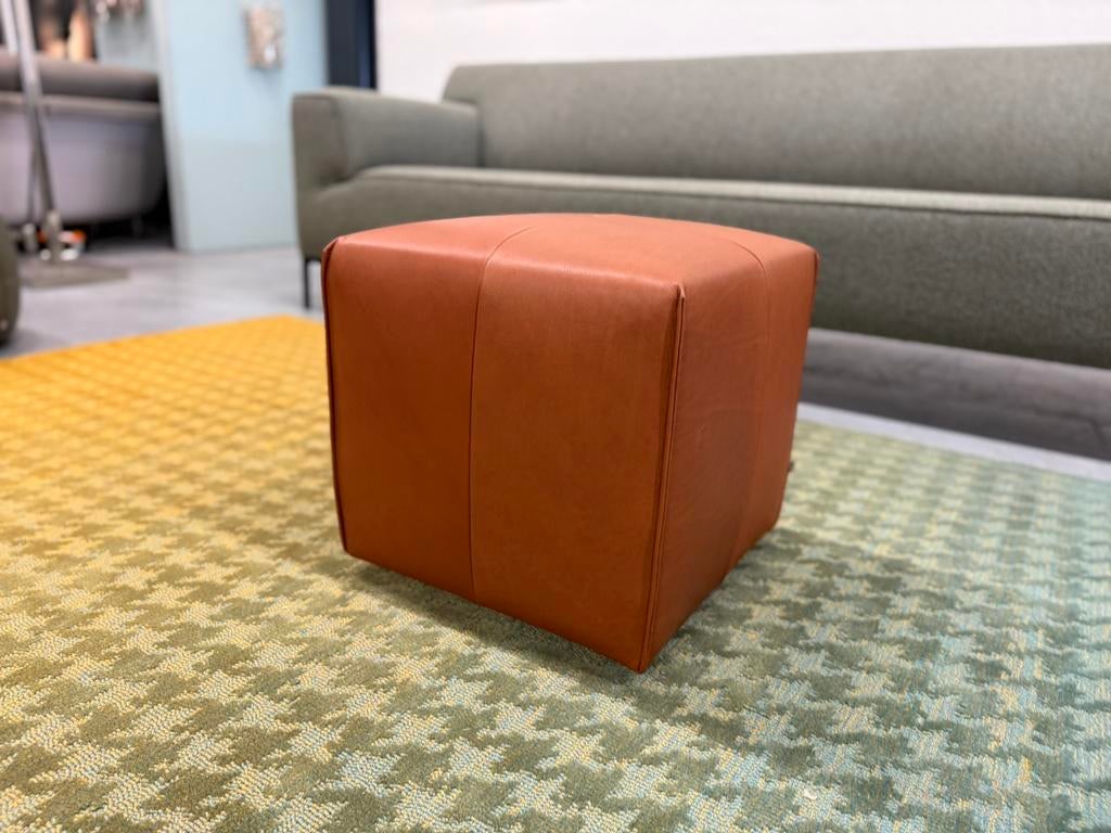 Nieuw Eyye Kub 42 Poef Cera Cognac leer Design Hocker, Huis en Inrichting, Banken | Voetenbanken en Poefen, Minder dan 50 cm, Vierkant