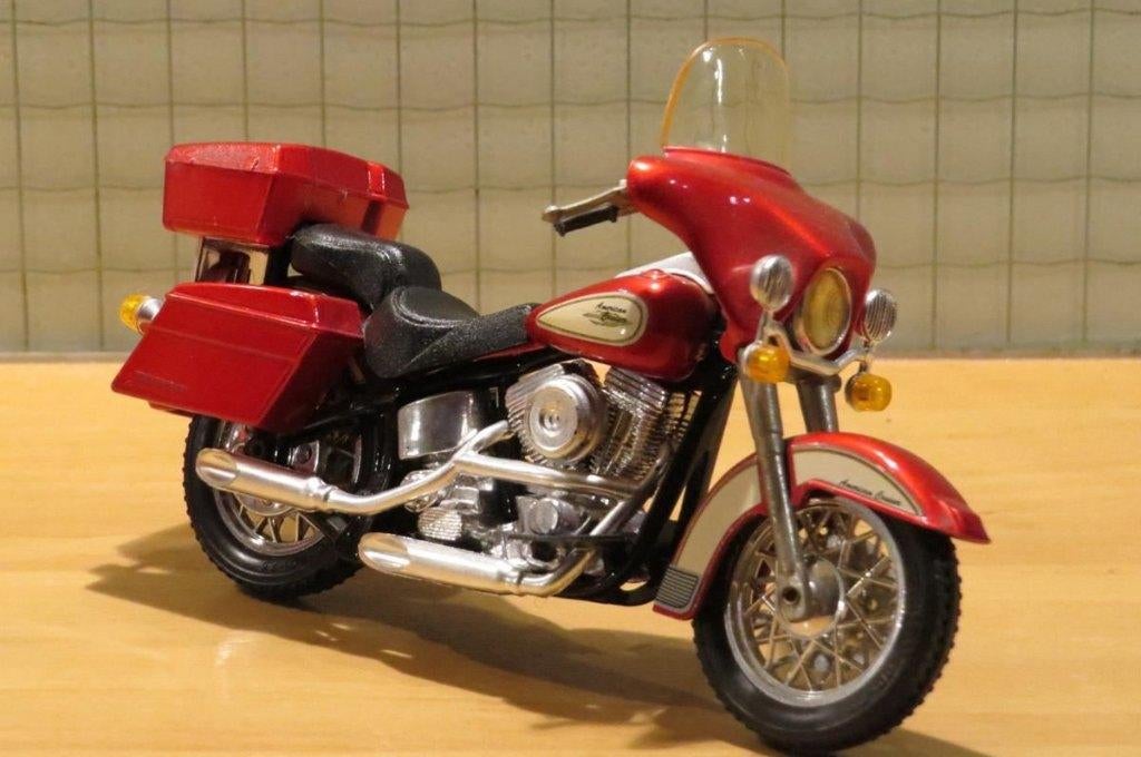 Harley Davidson Classic cruiser 1:18, Overige merken, May Cheong Group France S.A.S., Nieuw, Ophalen of Verzenden
