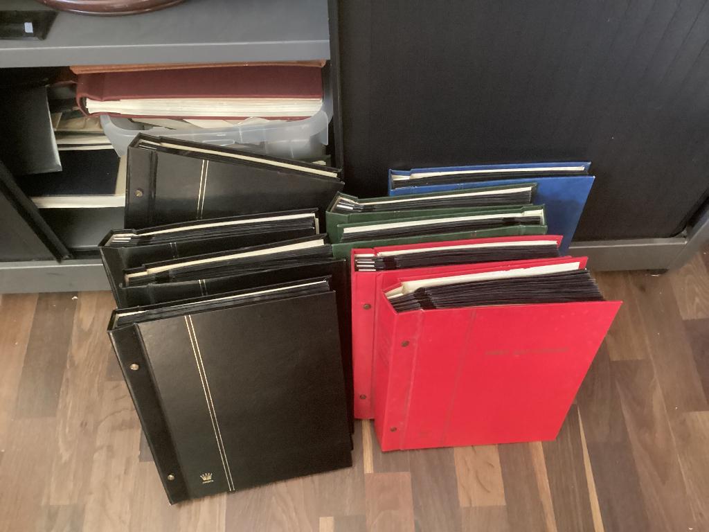 gebruikte albums Importa PS2 met 20 zwarte bladen goed voor, Postzegels en Munten, Postzegels | Toebehoren, Ophalen, Verzamelalbum