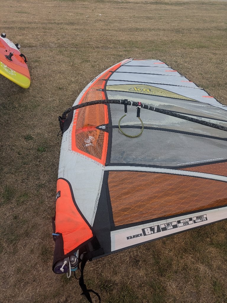 KA race zeil 8.7 m2 met mast en giek, Watersport en Boten, Windsurfen, Ophalen, Gebruikt, KA, 8 m² of meer