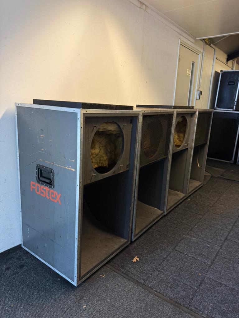 Opruiming: 4x Fostex glijbaan 15”-inch subs (leeg)