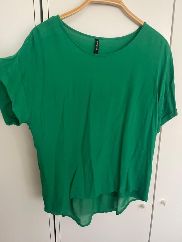 Stradivarius felgroene flowy blouse, Kleding | Dames, Ophalen of Verzenden, Gedragen, Groen