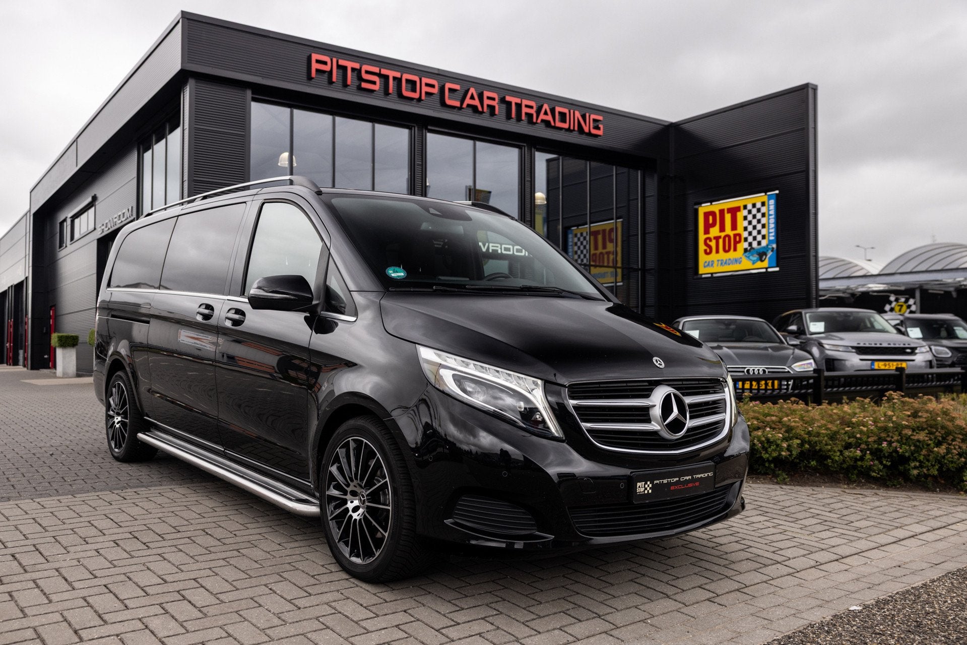Mercedes-Benz V-klasse 250d Extra Lang DC AMG, 5-Persoons, C, Auto's, Bestelauto's, Automaat, 15 km/l, Gebruikt, Zwart