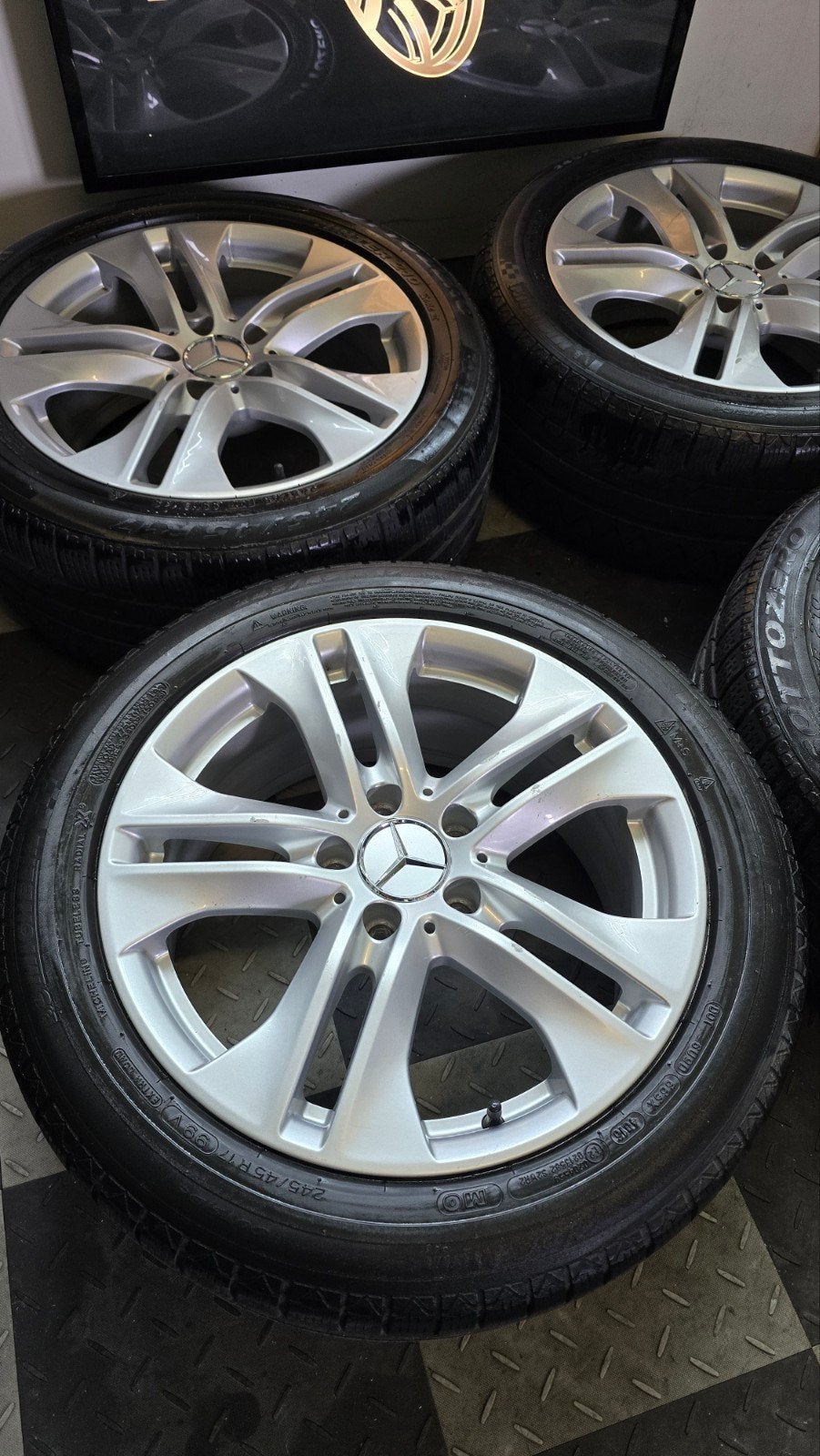 Originele Mercedes E-Klasse W212 17 inch winterset, Auto-onderdelen, Velg(en), 17 inch, 225 mm, Winterbanden