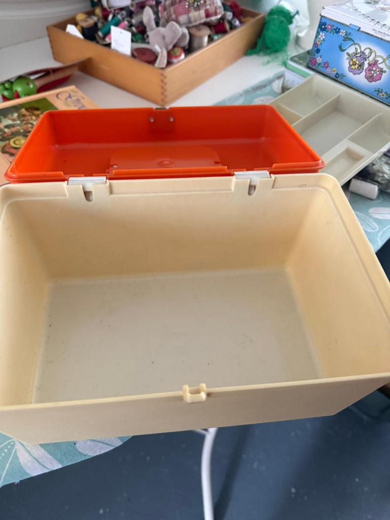 Retro naaidoosje, Hobby en Vrije tijd, Naaien en Fournituren, Ophalen, Gebruikt