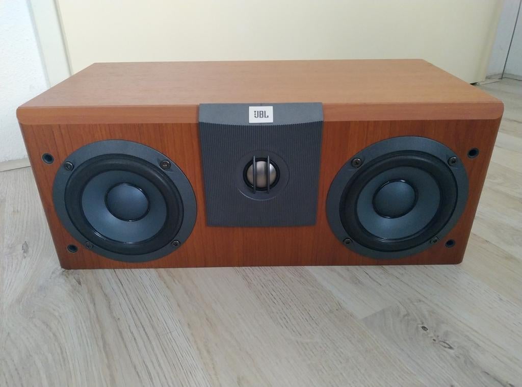 Mooie JBL center speaker izgst, Audio, Tv en Foto, Luidsprekers, JBL, Ophalen of Verzenden, Zo goed als nieuw, 120 watt of meer