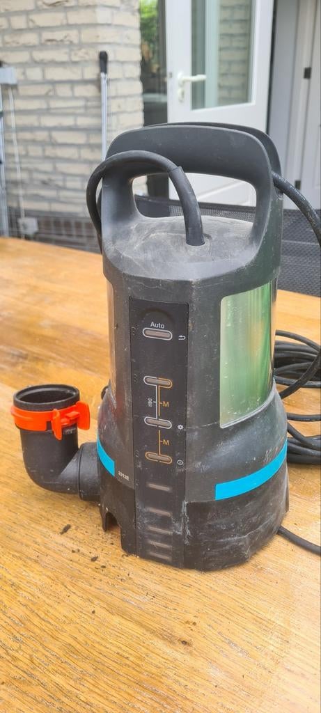 Dompelpomp Gardena met slang, Tuin en Terras, Waterpompen, Ophalen of Verzenden, Zo goed als nieuw, Dompelpomp