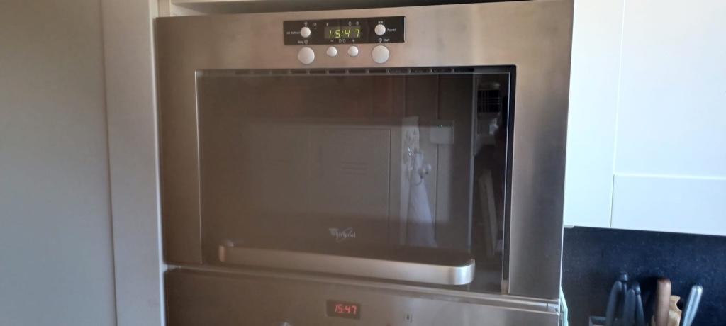 Magnetron inbouw Whirlpool zo goed als nieuw, Ophalen, Inbouw, Draaiplateau, 45 tot 60 cm
