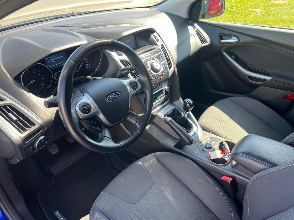 Ford Focus 1.6 Ecoboost 150pk Navi Cruise Camera Keyless LMV, 1596 cc, Zwart, 4 cilinders, Blauw