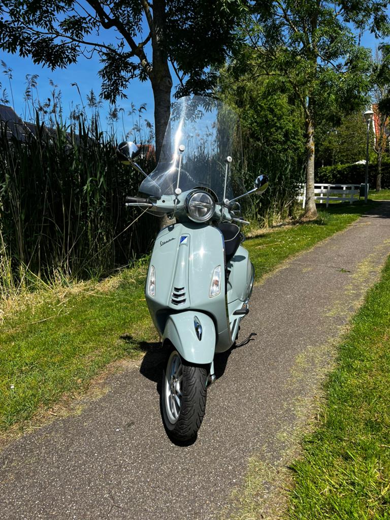 Vespa Primavera 2021 – Custom kleur – 1e eigenaar, Fietsen en Brommers, Scooters | Vespa, Ophalen, Gebruikt, Overige modellen