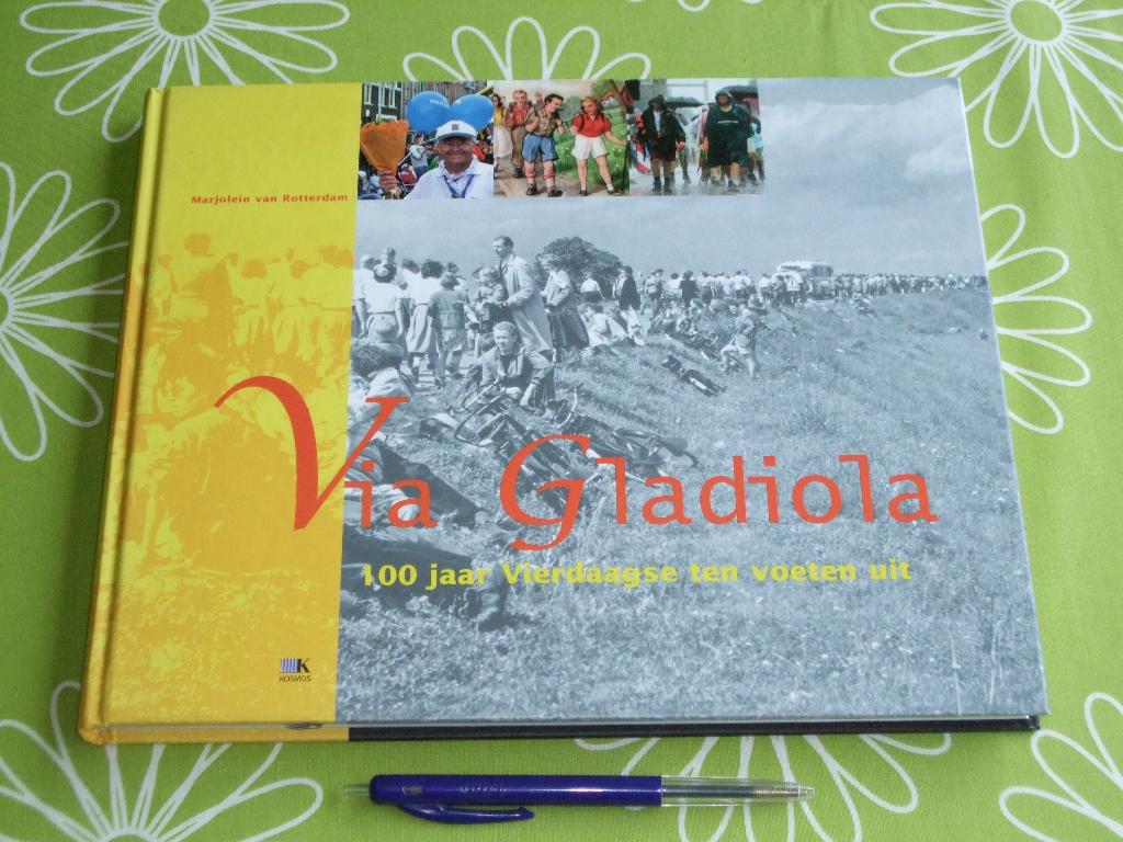 Via Gladiola - 100 jaar vierdaagse ten voeten uit, Ophalen of Verzenden, Zo goed als nieuw