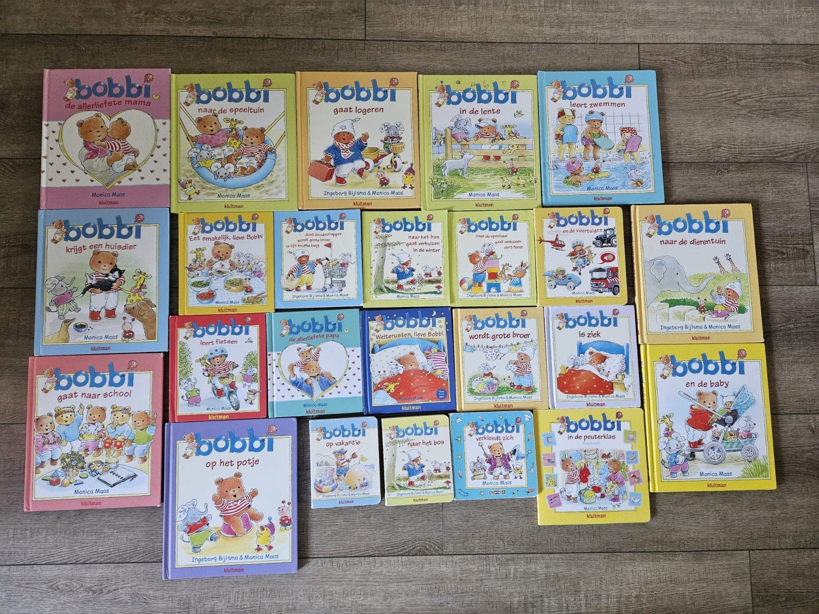 Grote collectie Bobbi boeken - 25 stuks, Ophalen, Gelezen, Monica Maas, 2 tot 3 jaar