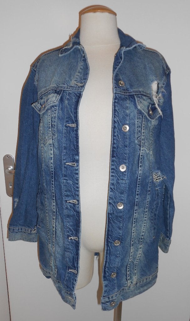 Stradivarius spijkerjas met destroyed details mt S, Blauw, Ophalen of Verzenden, Zo goed als nieuw, Maat 36 (S)