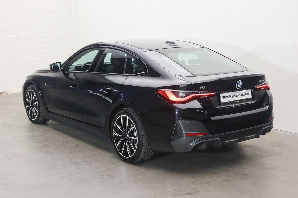 BMW i4 eDrive40 M Sport / Parking Assistant / Widescreen Dis, Auto's, BMW, Achterwielaandrijving, Gebruikt, Zwart, 576 km