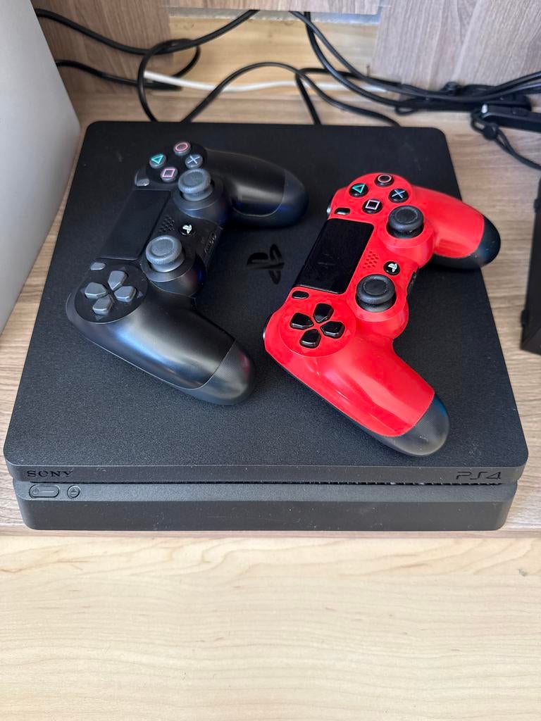 PlayStation 4 9.0 met 2 controllers, Spelcomputers en Games, Spelcomputers | Sony PlayStation 4, Ophalen of Verzenden, Zo goed als nieuw