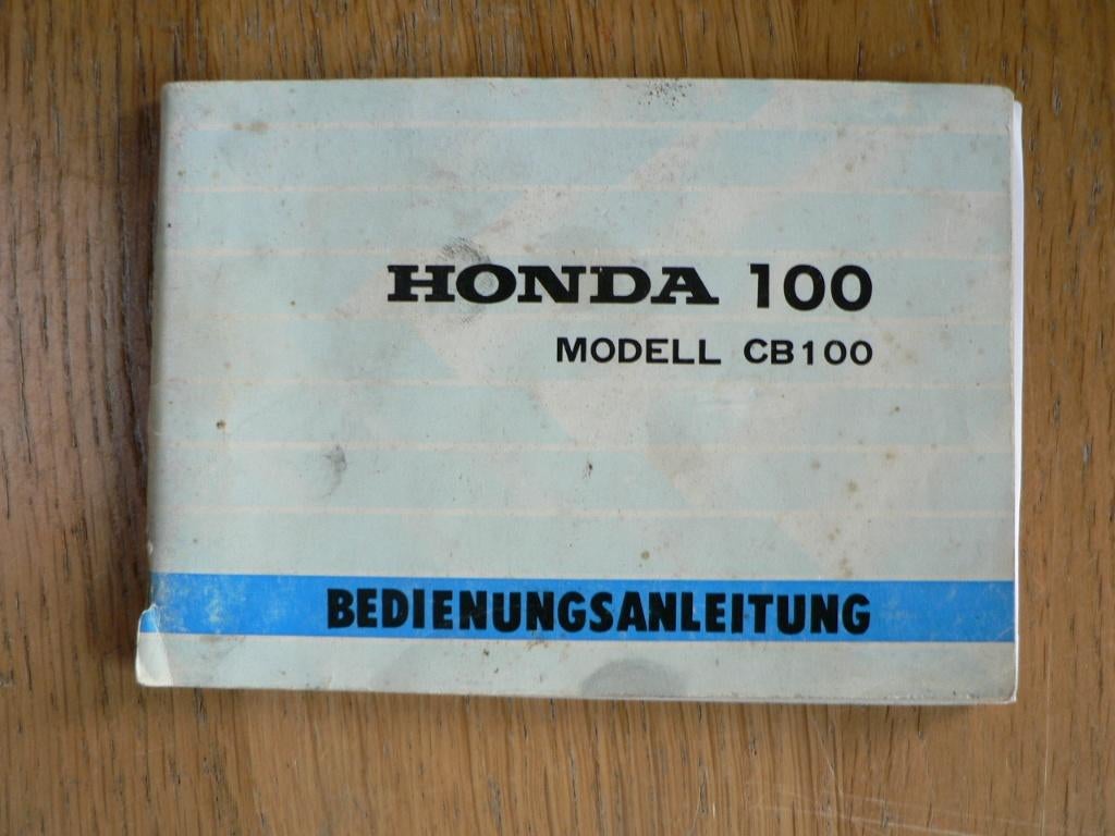 2 diverse honda motor en bromfietsboeken, Ophalen of Verzenden, Honda