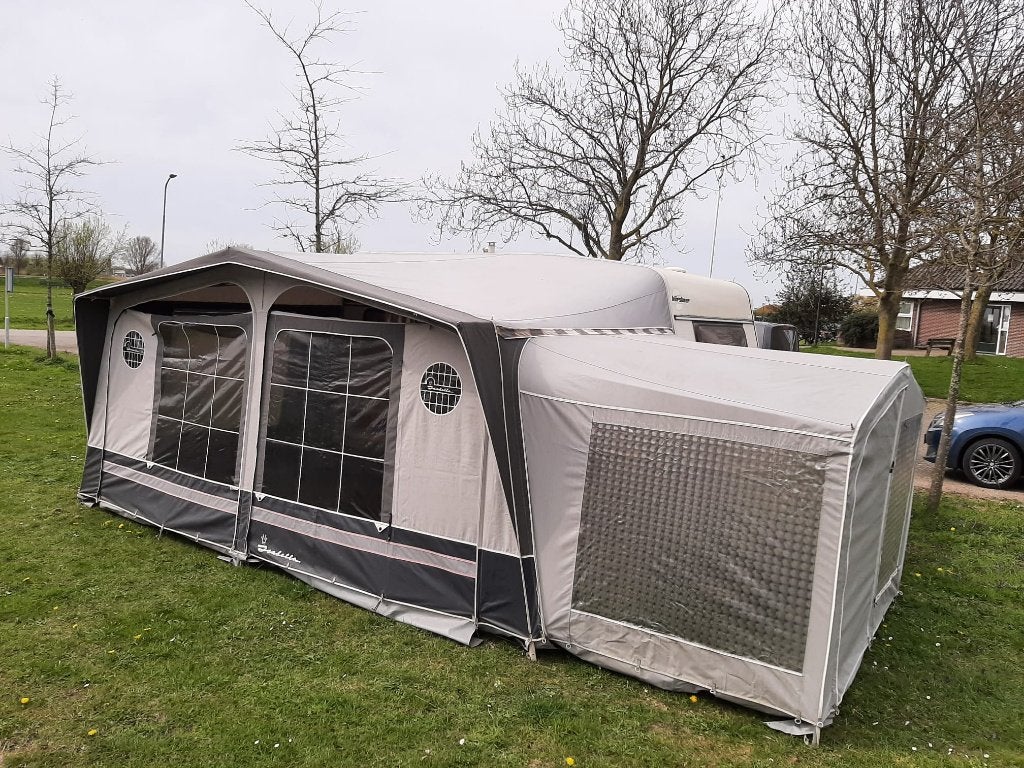 Lichte 3-4 persoons caravan met grote voortent en zijtent, Caravans en Kamperen, Caravans, Reservewiel, Particulier, Bürstner