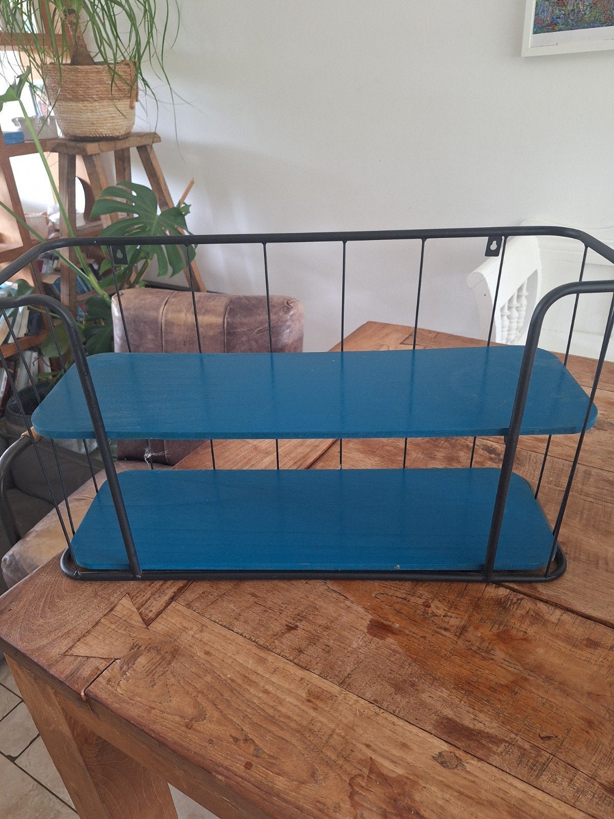 2 x een wandrek met 2 planken, zwart metaal en blauw hout, Ophalen, Gebruikt