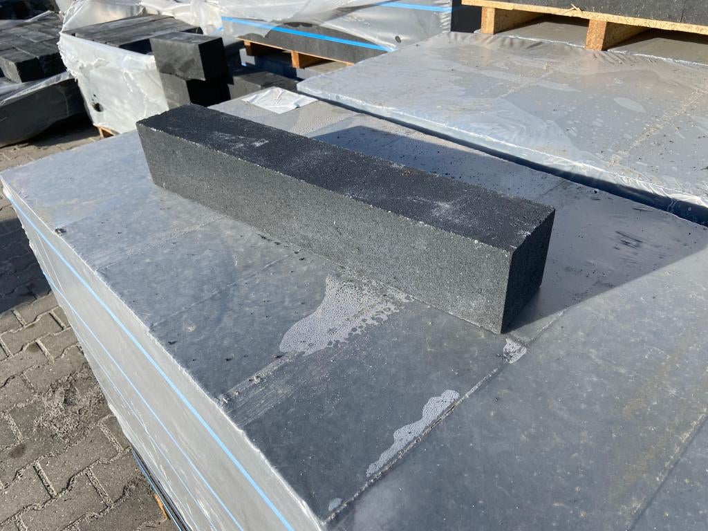 Linea blok 10x10x60 cm Zwart - J&W 7, Tuin en Terras, Bielzen en Borders, Nieuw, Blok, Beton, Minder dan 25 cm, Minder dan 100 cm