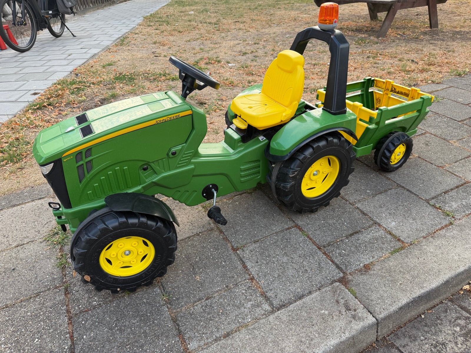 Grote John Deere 8400R traptractor met aanhanger, Ophalen, Gebruikt, Trapvoertuig