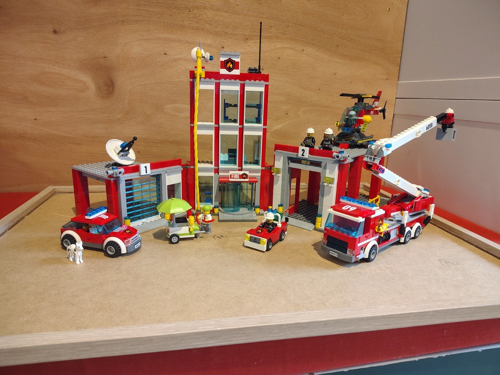 Lego city brandweerkazerne 60110 en brandweerauto 30347, City, Lego, Ophalen of Verzenden, Zo goed als nieuw