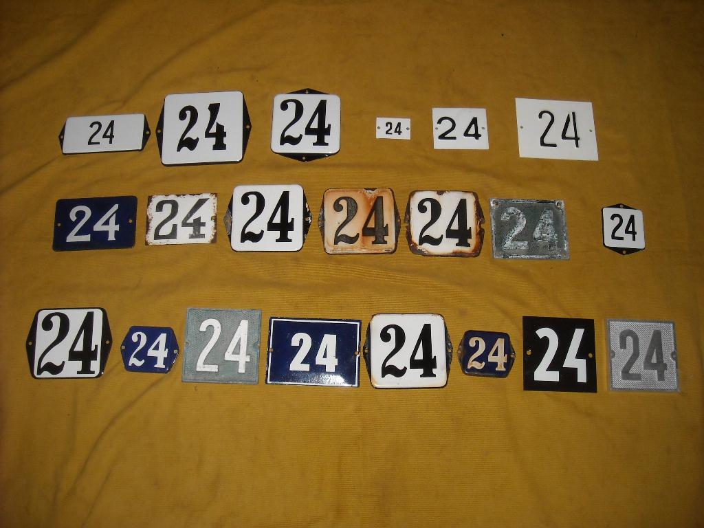 oud emaille huisnummer 24 ook 25 26 27 28 29 30 31 32 33 34, Ophalen of Verzenden