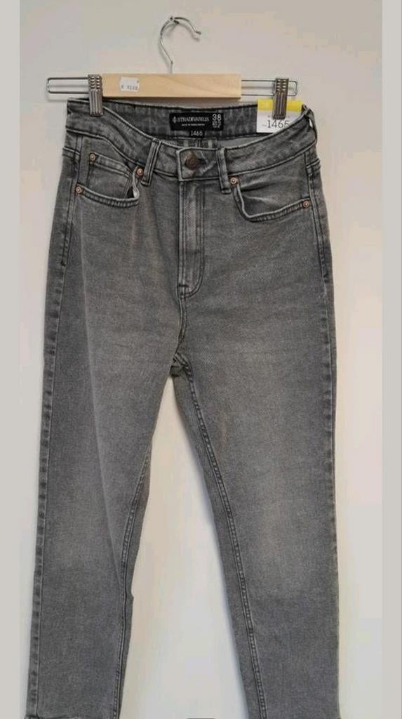 Nieuwe Stradivarius Mom Slim Fit spijkerbroek maat 38
