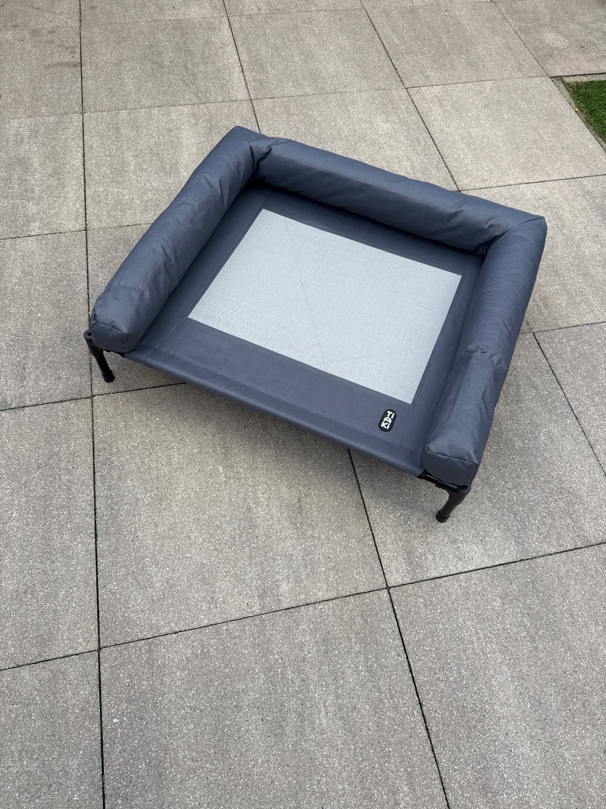 TIAKI Sun hondensofa – comfortabel en verkoelend hondenbed, Dieren en Toebehoren, Overige merken, Ophalen, Zo goed als nieuw, Hondenmand