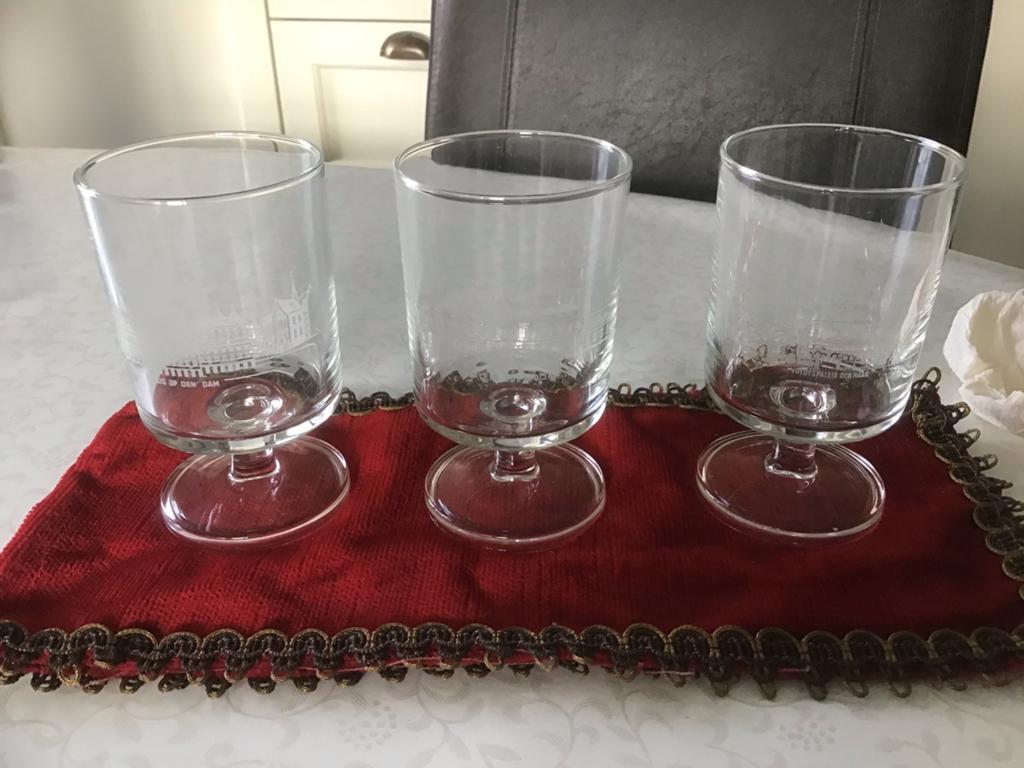 3 paleis glazen op voet, Verzamelen, Glas en Borrelglaasjes, Ophalen of Verzenden, Zo goed als nieuw, Overige typen