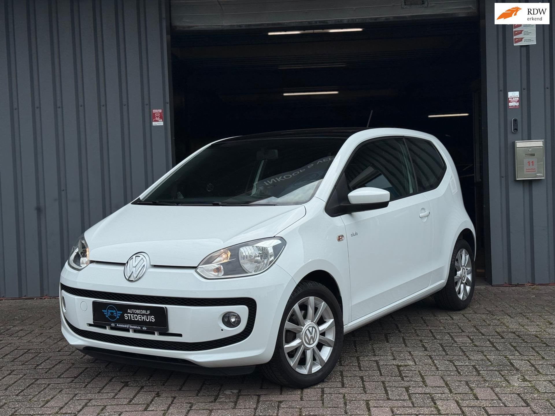 Volkswagen UP! 1.0 high up! Luxe uitvoering | CLUB l Navi, Voorwielaandrijving, Stof, Gebruikt, Wit